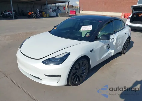2022 Tesla Model 3 Performance Dual Motor All-Wheel Drive z USA, uszkodzony, nr VIN 5YJ3E1EC8NF124713